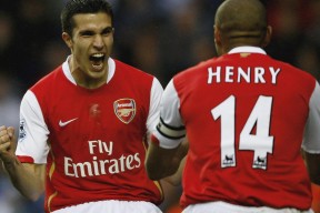 开云体育官方网站-库里主宰比赛走向，独行侠强压快船，当神迹与铁血重塑西部版图