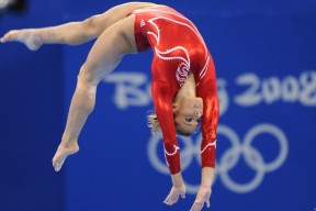 世界杯2026-西甲德比与CBA速胜，当足球的永恒对抗遇见篮球的闪电战