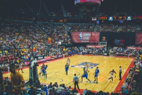 开云体育2026-阿拉巴，绿茵交响的沉默指挥家