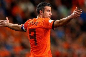 开云体育APP下载-硬仗之王！AC米兰鏖战曼联，卡马文加一锤定音