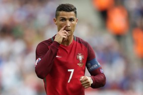 开云下载-莱奥的魔法，当葡萄牙舞步踏碎爱尔兰，那不勒斯基因如何重塑欧洲足球版图