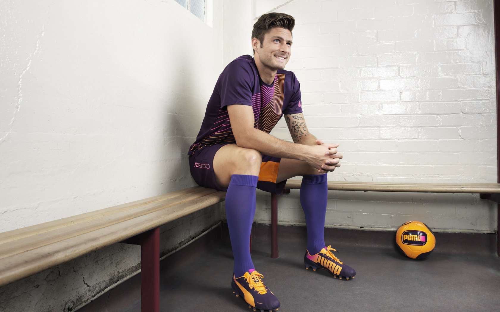 英超争冠之夜，班凯罗完成里程碑，当足球与篮球的传奇在凌晨三点交汇