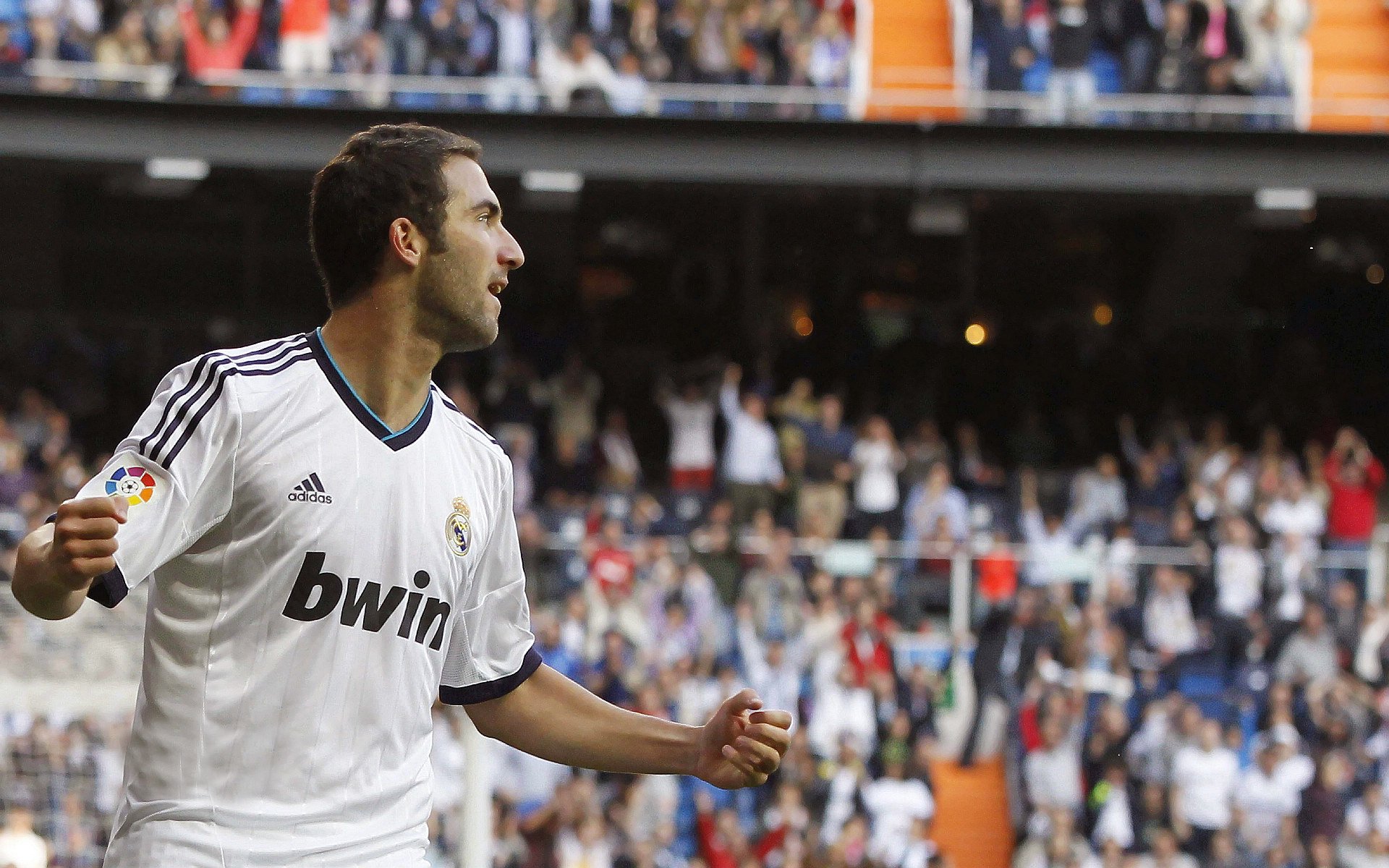 塔图姆爆发撕裂防线,魔术火力全开压制尼克斯